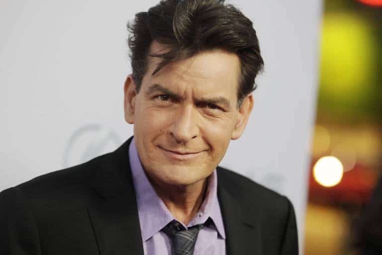 Charlie Sheen é acusado de estupro