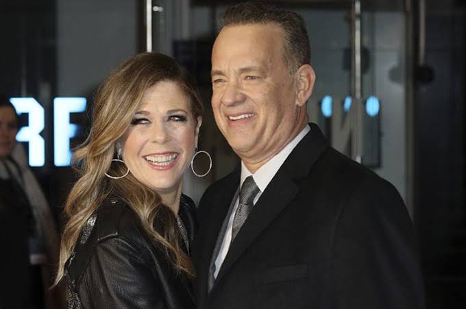 Tom Hanks e Rita Wilson retornam aos EUA após passarem por quarentena na Austrália