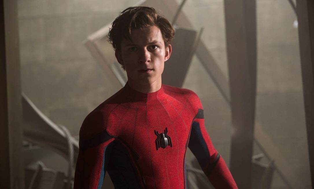 Tom Holland se isola em sua casa após revelar estar muito doente