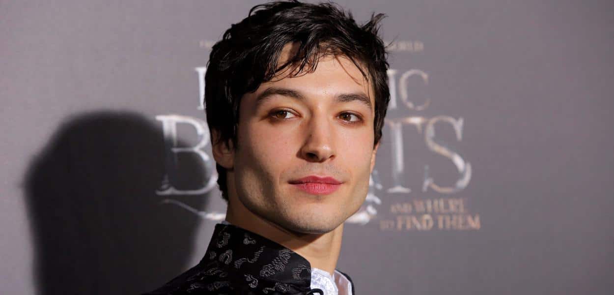 Ezra Miller não está sob investigação após vídeo enforcando fã