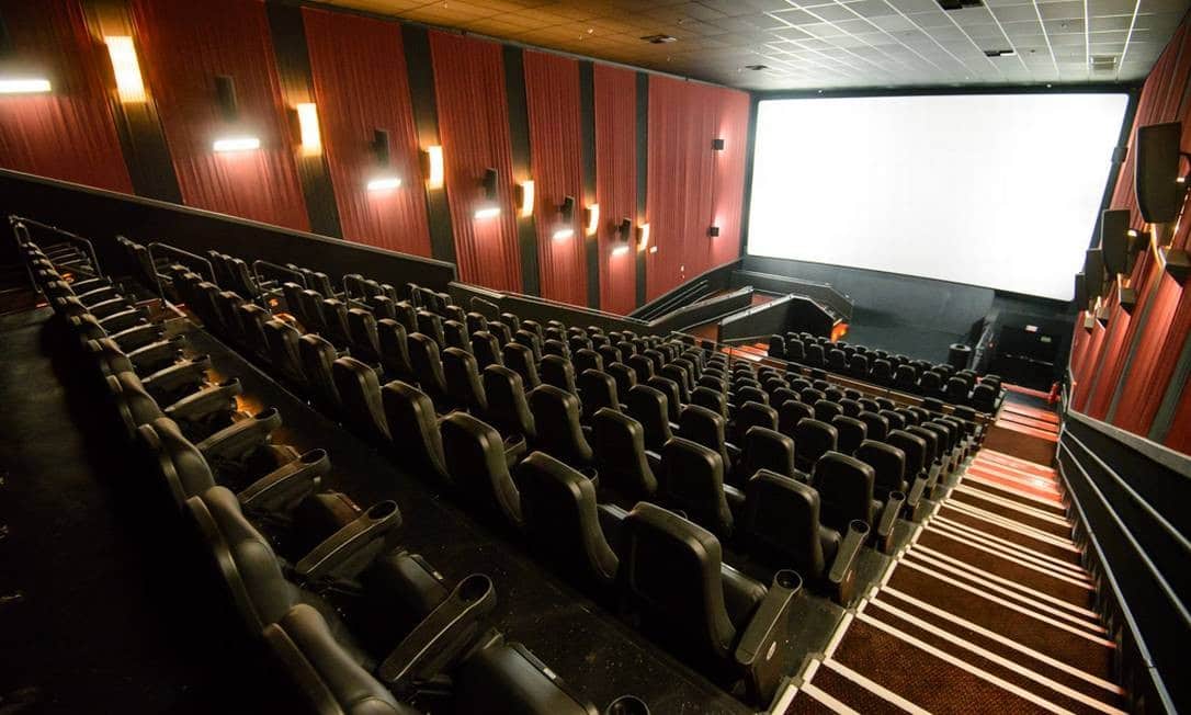 Governo dos EUA emite regras para reabrir cinemas