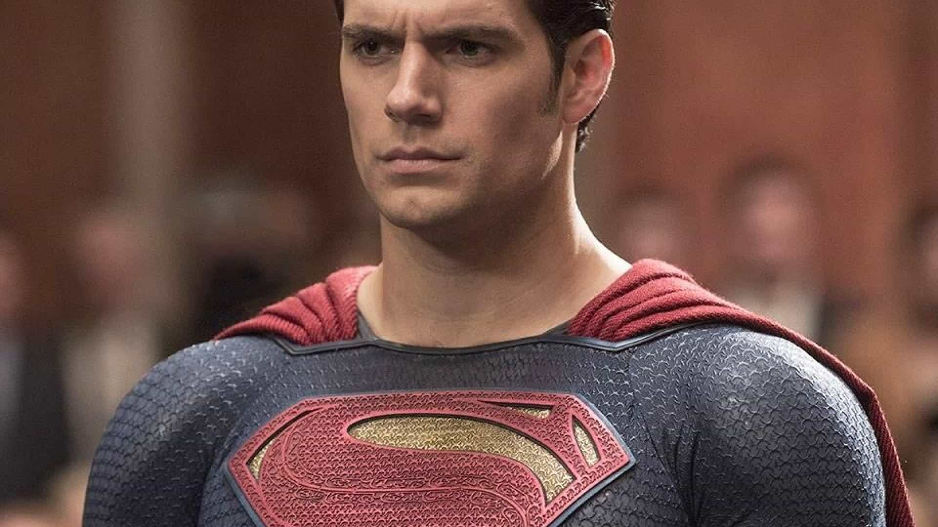 Henry Cavill está negociando para voltar a interpretar o Superman