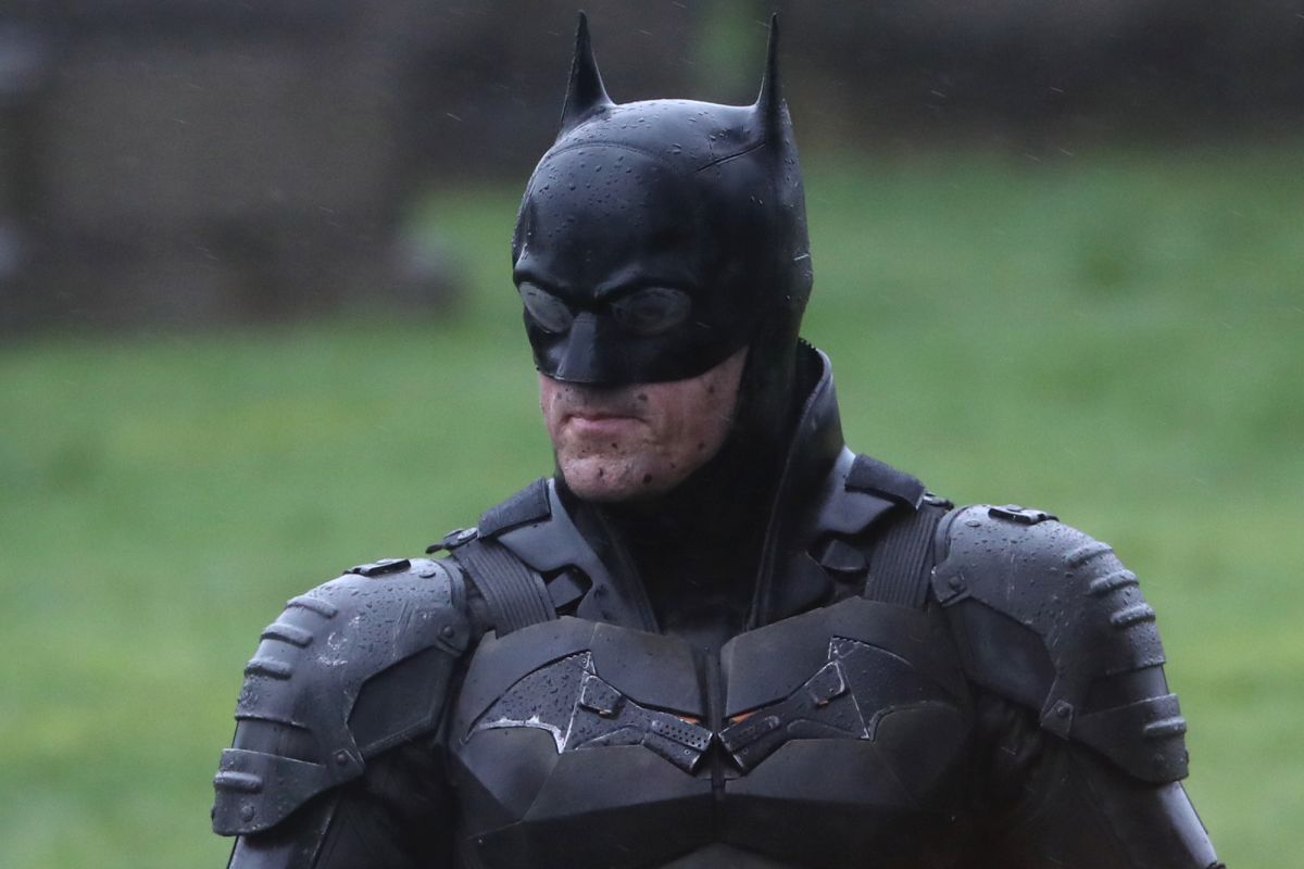 Novo Batman ganha logo oficial e primeiro pôster com Robert Pattinson