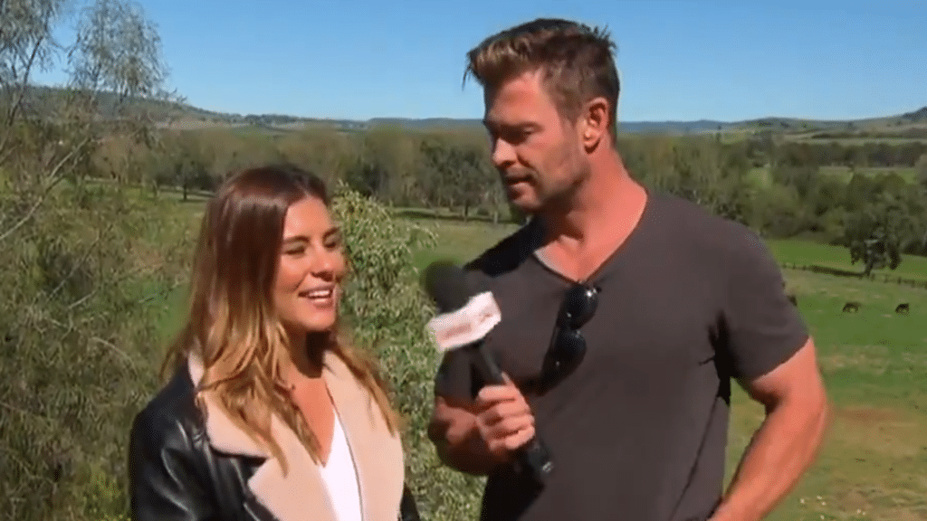 Chris Hemsworth surge em transmissão ao vivo para noticiar previsão do tempo!