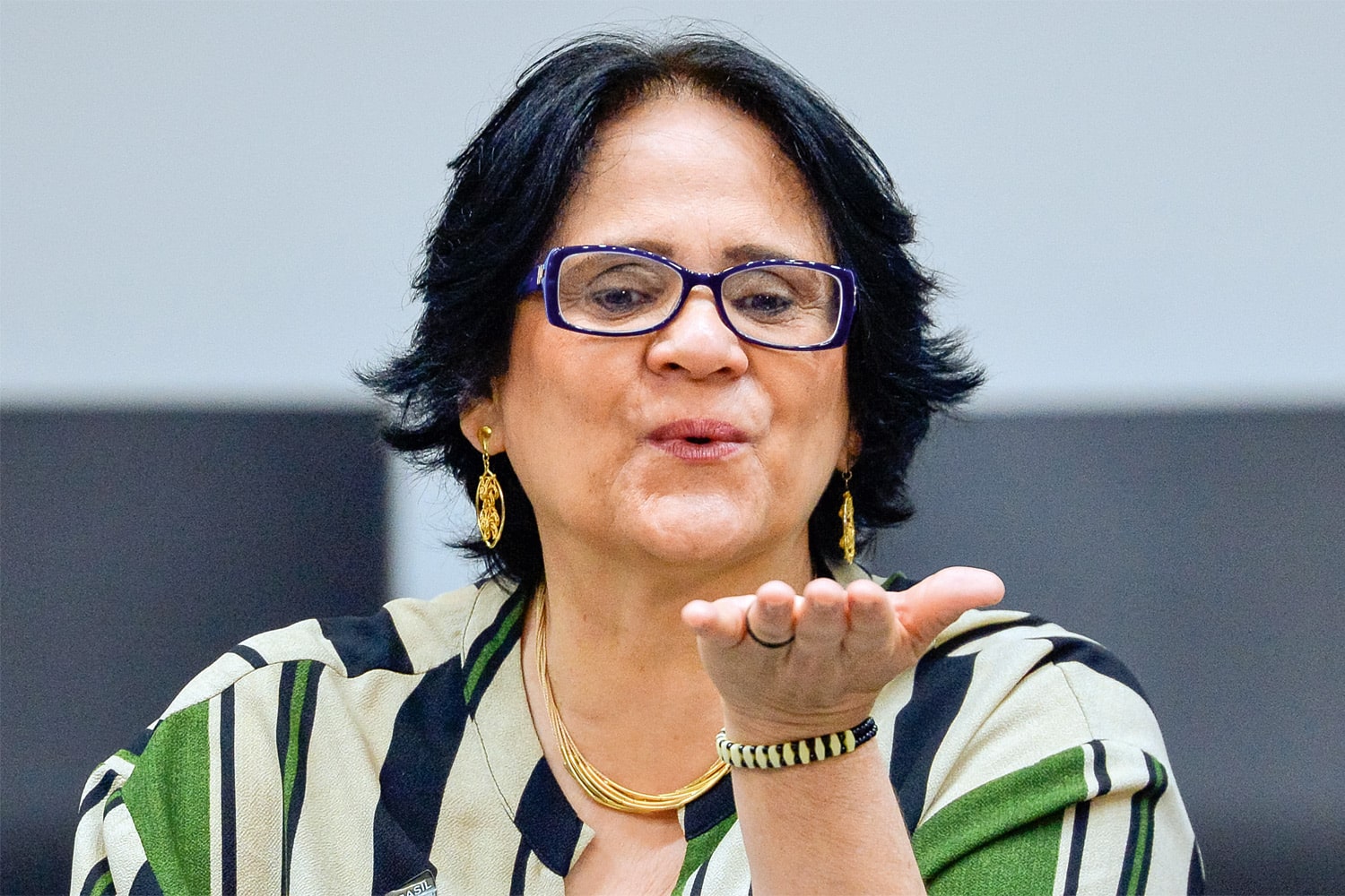 Ministra Damares promete medidas contra filme da Netflix acusado de sexualizar crianças