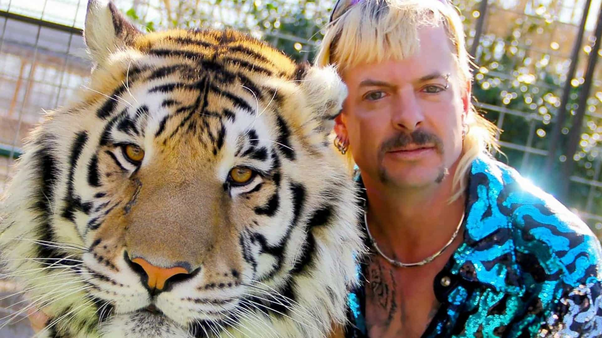 Mesmo preso, Joe Exotic ganhou R$ 260 mil vendendo cuecas com sua cara estampada