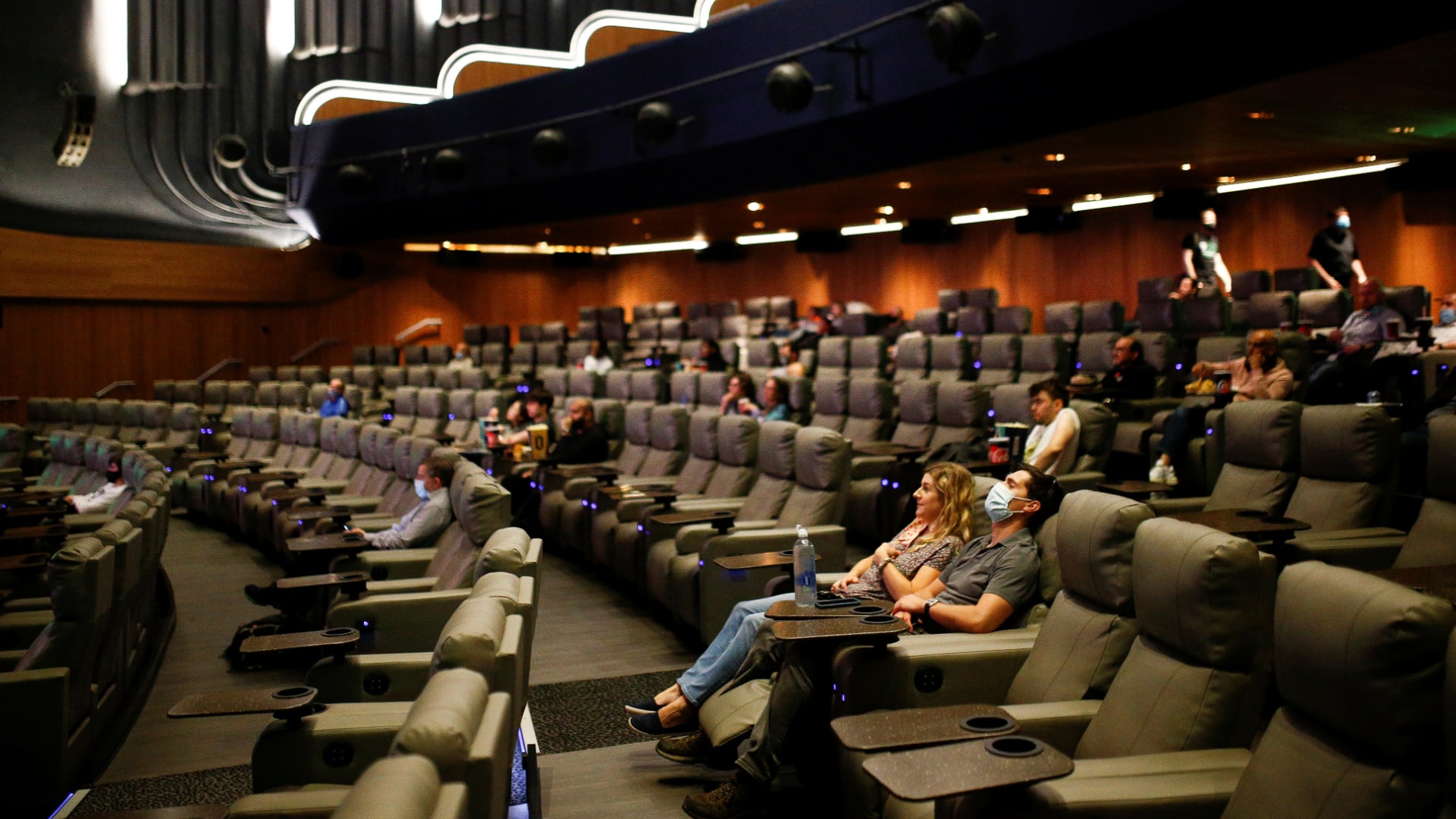 Cinemas reabrem em São Paulo, 44% dos brasileiros pretendem frequentar