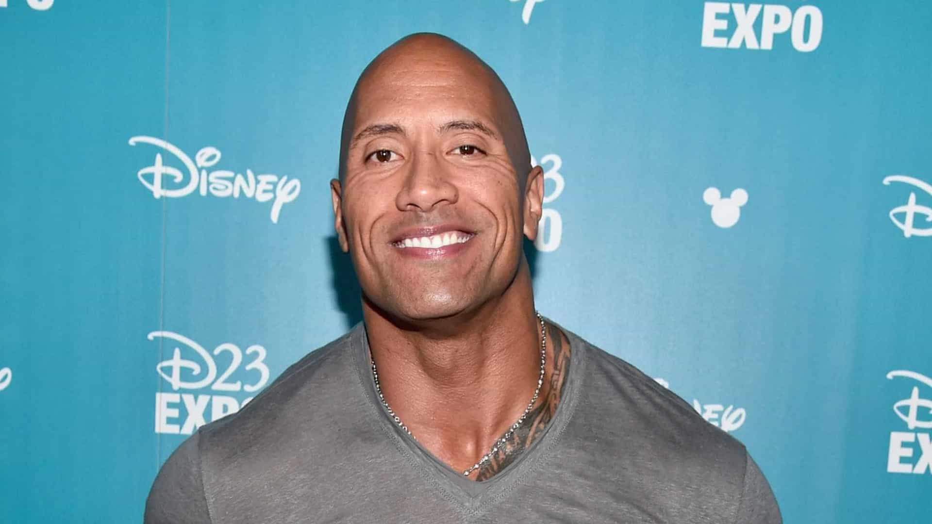 Young Rock | Dwayne Johnson divulga primeira foto dos bastidores da série sobre sua vida!