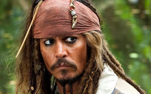 Petição para Johnny Depp retornar a Piratas do Caribe ultrapassa 300 mil assinaturas