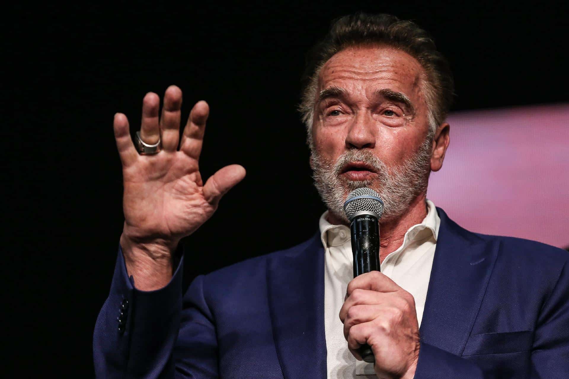 Schwarzenegger compara invasão trumpista do capitólio à violência nazista