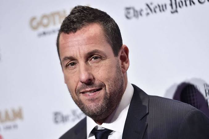 Kevin Hart e Adam Sandler fazem acordo milionário com a Netflix para estrelarem 4 filmes