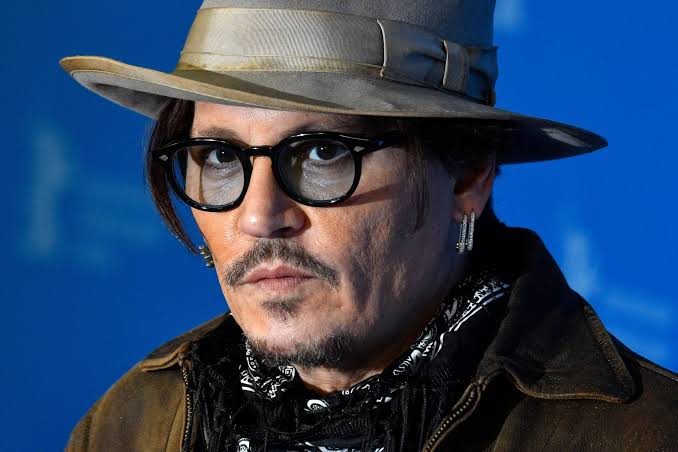 Johnny Depp está buscando novos projetos após diversas polêmicas