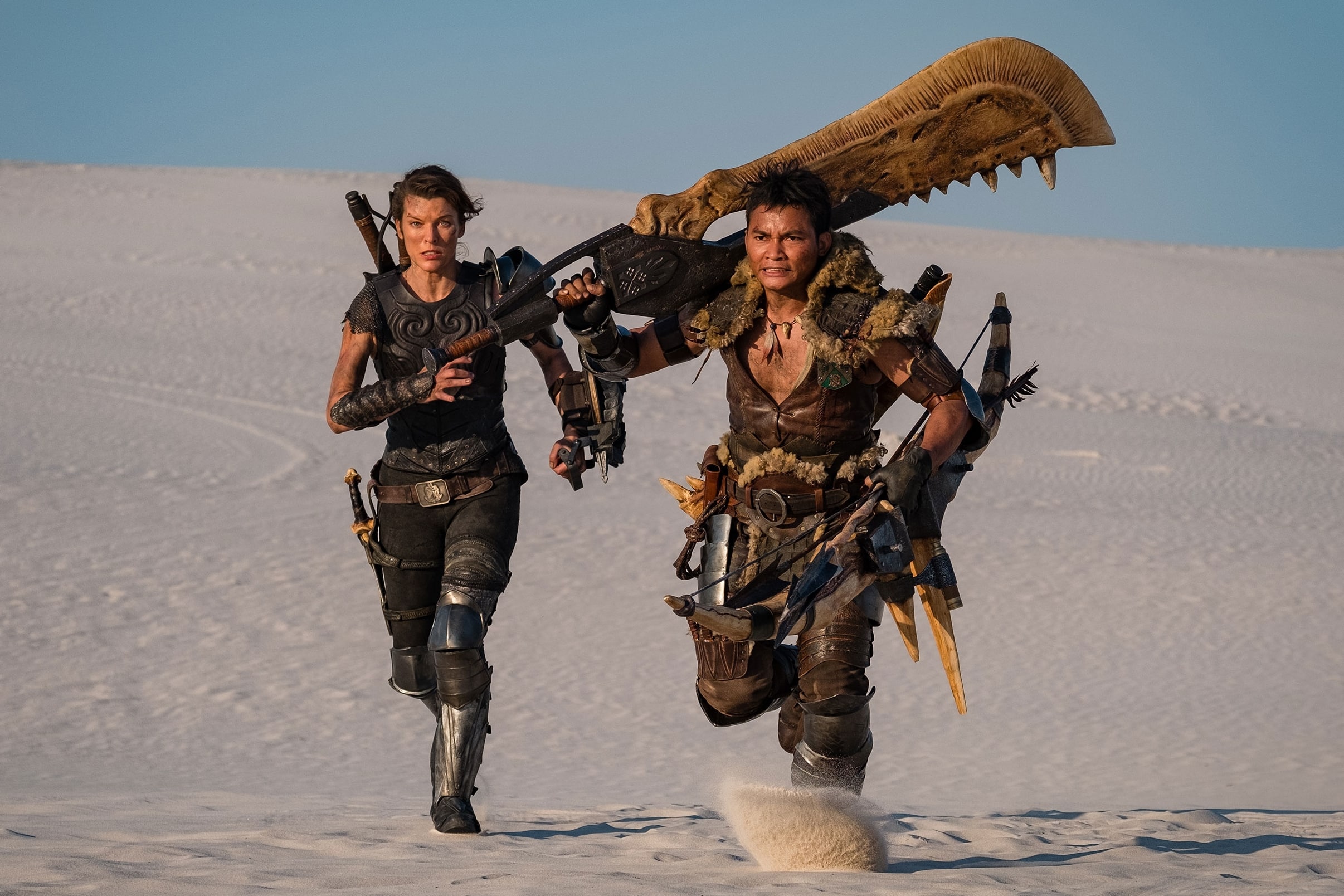 Monster Hunter | Milla Jovovich e Tony Jaa tentam caçar Black Diablos em cena inédita; confira