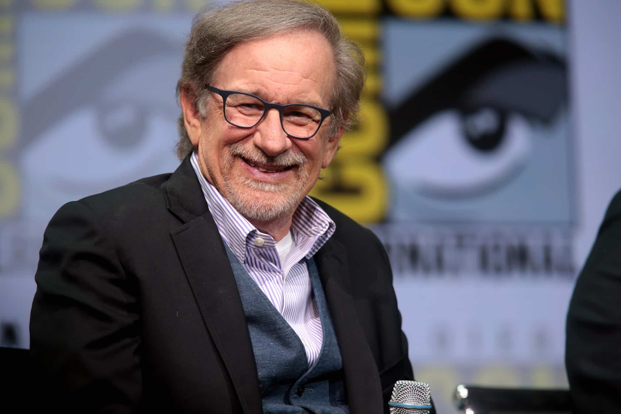 Steven Spielberg afirma que plataformas de streaming não tomarão o lugar dos cinemas