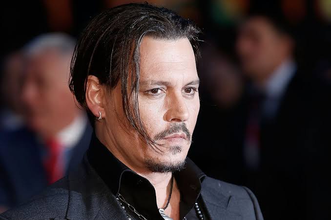 Em crise, Johnny Depp coloca vila francesa de R$ 300 milhões à venda