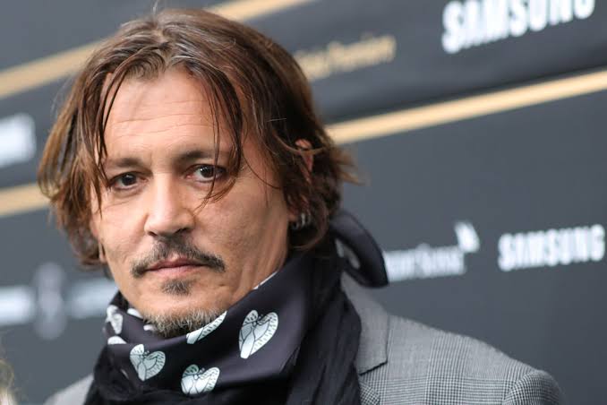 Justiça nega apelação de Johnny Depp e nomeia ele um ‘espancador de esposa’