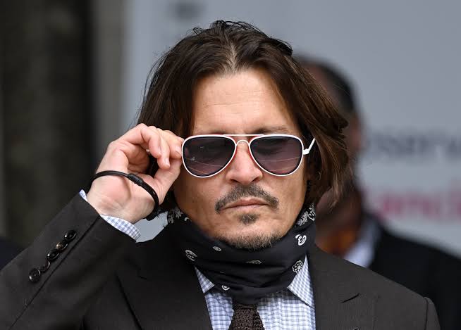 Sem apoio de estúdios, Johnny Depp faz divulgação de seu próximo filme no Instagram