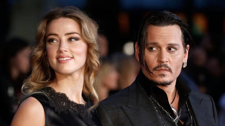 Amber Heard debocha da derrota de Johnny Depp na Justiça