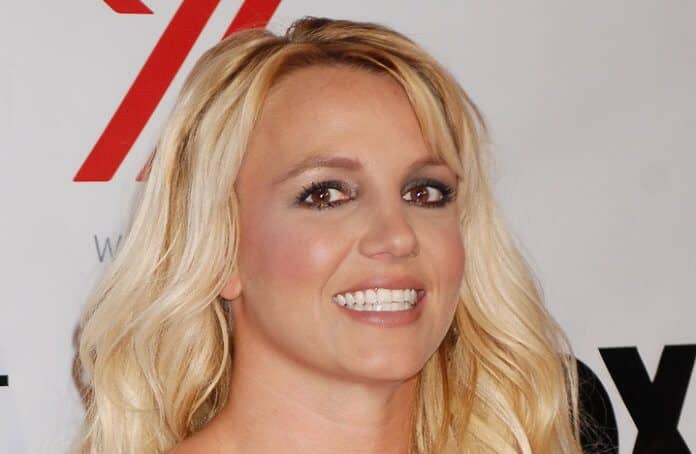 Britney Spears critica documentário sobre sua vida e diz que ‘chorou por duas semanas’