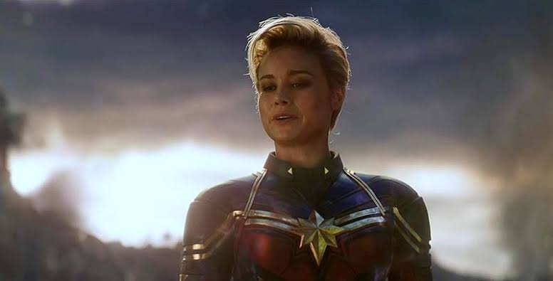 Brie Larson é envolvida em ataques polêmicos e fãs da Marvel defendem a atriz