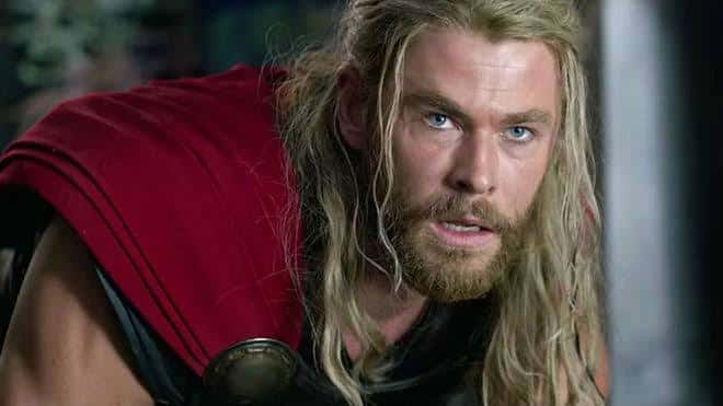 Chris Hemsworth aparece mais forte do que nunca em nova foto de Thor 4