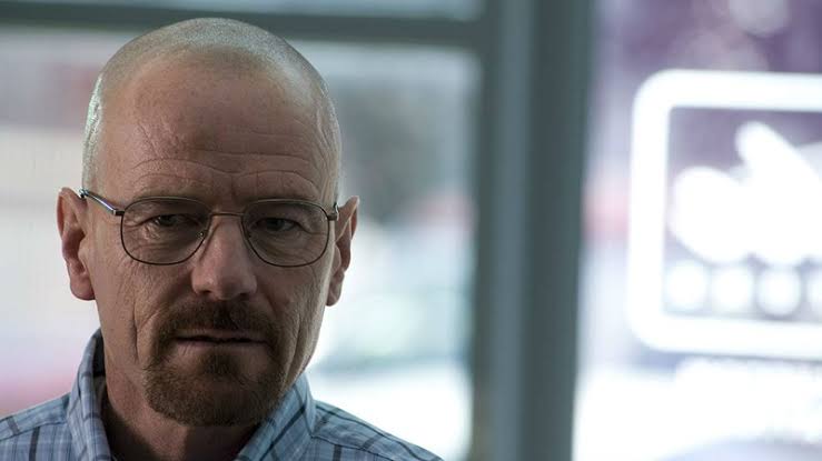 Bryan Cranston está só esperando um convite para participar de Better Call Saul