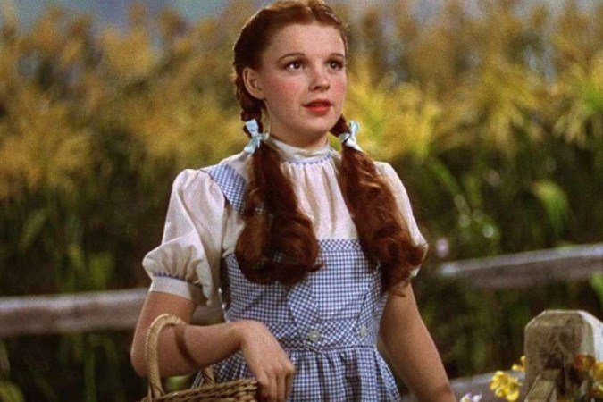 Vestido de Dorothy, usado no Mágico de Oz, é achado depois de quatro décadas