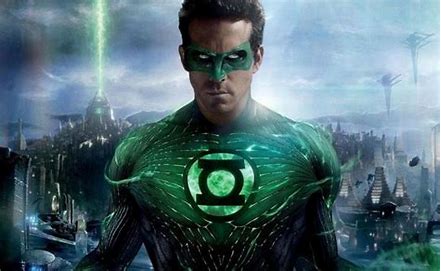 Ryan Reynolds volta a fazer piadas contra o filme Lanterna Verde (2011)