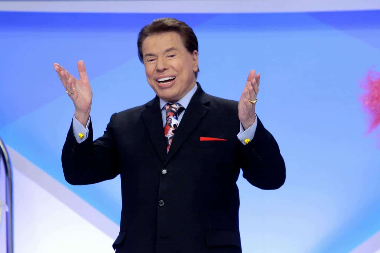 Silvio Santos recebe alta e já está em casa