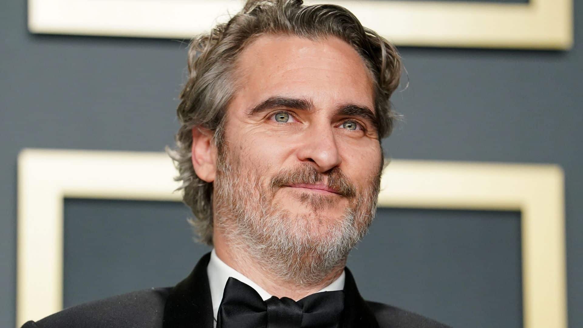 Kitbag | Joaquin Phoenix ganha primeira foto como Napoleão