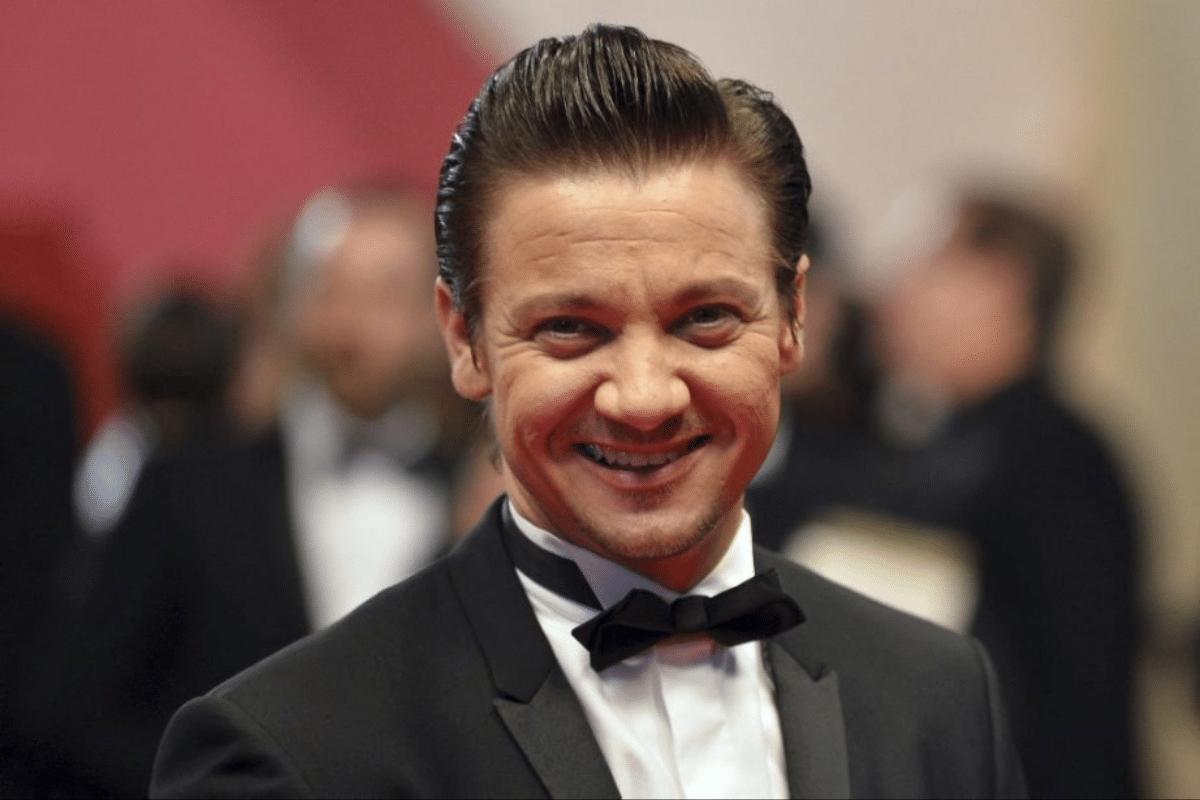 Jeremy Renner recebe alta do hospital