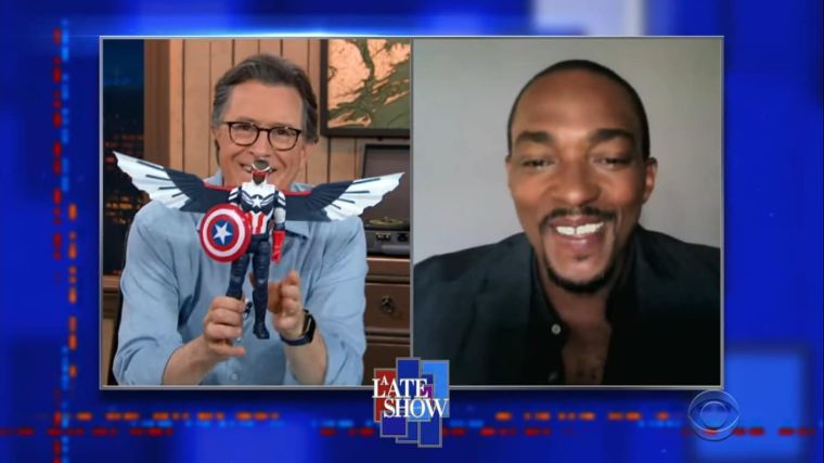 Falcão e Soldado Invernal - Anthony Mackie se emociona com Action-Figure de seu personagem