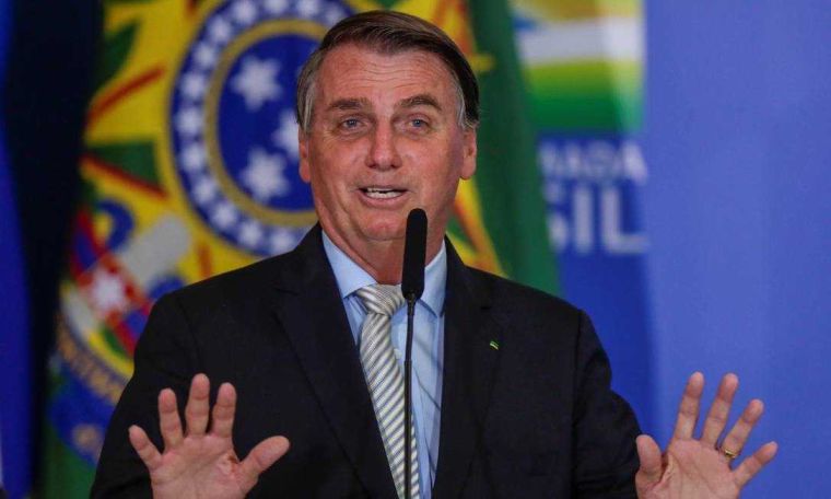 x91764357 Brazils President Jair Bolsonaro gestures during a ceremony at the Planalto Palace in.jpg.pagespeed.ic .xf 0WenYJV 52fb28cc