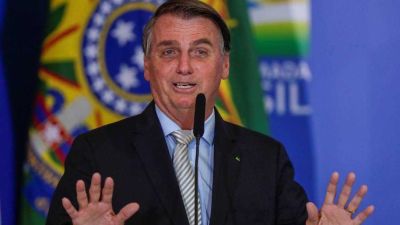 x91764357 Brazils President Jair Bolsonaro gestures during a ceremony at the Planalto Palace in.jpg.pagespeed.ic .xf 0WenYJV 78a4cc64