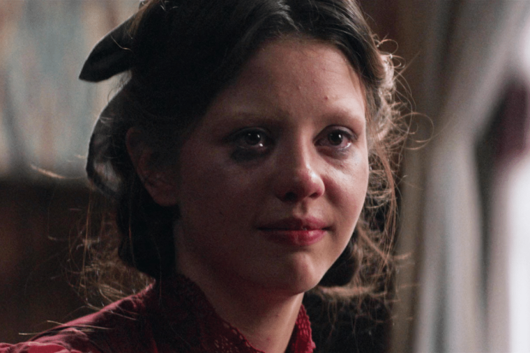 Mia Goth 8df91205