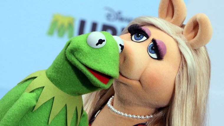 miss piggy and kermit the frog c294a4a0