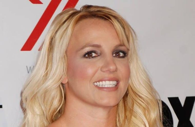 britney spears 2012 696x454 1 ee3187c3